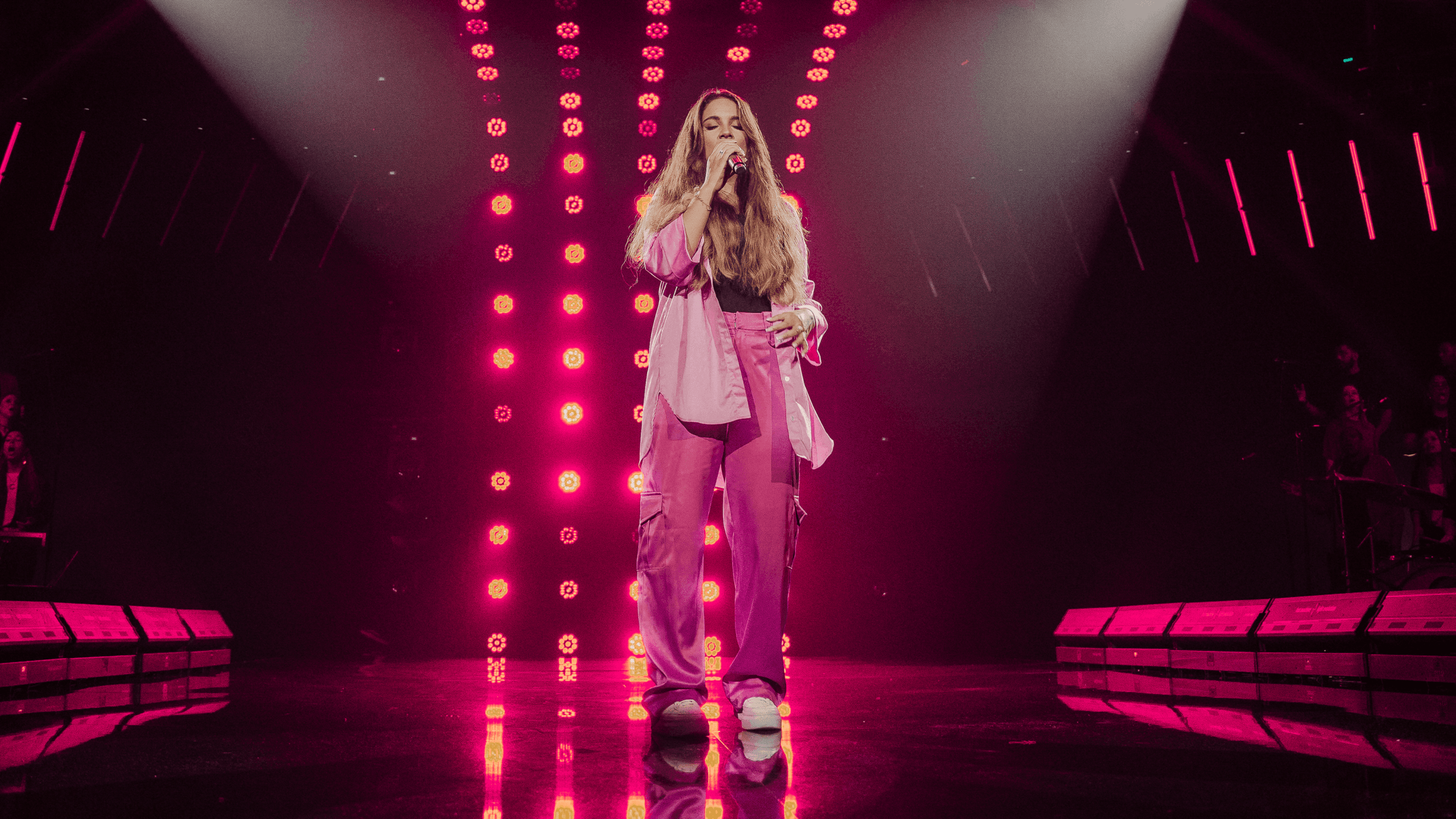 Em single envolvente, Sarah Beatriz canta sobre a verdadeira alegria