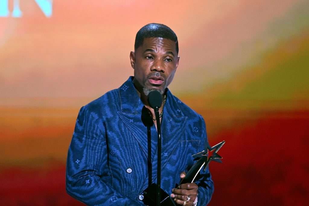 Lenda do gospel, Kirk Franklin recebe prêmio ícone no BET Awards 2025