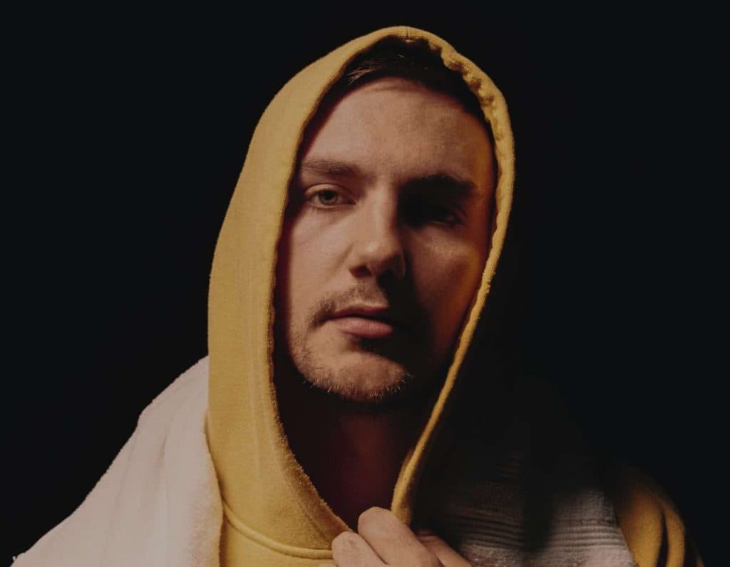 Vencedor do Dove Awards, rapper cristão fala sobre a volta de Cristo e reafirma sua fé em novo EP