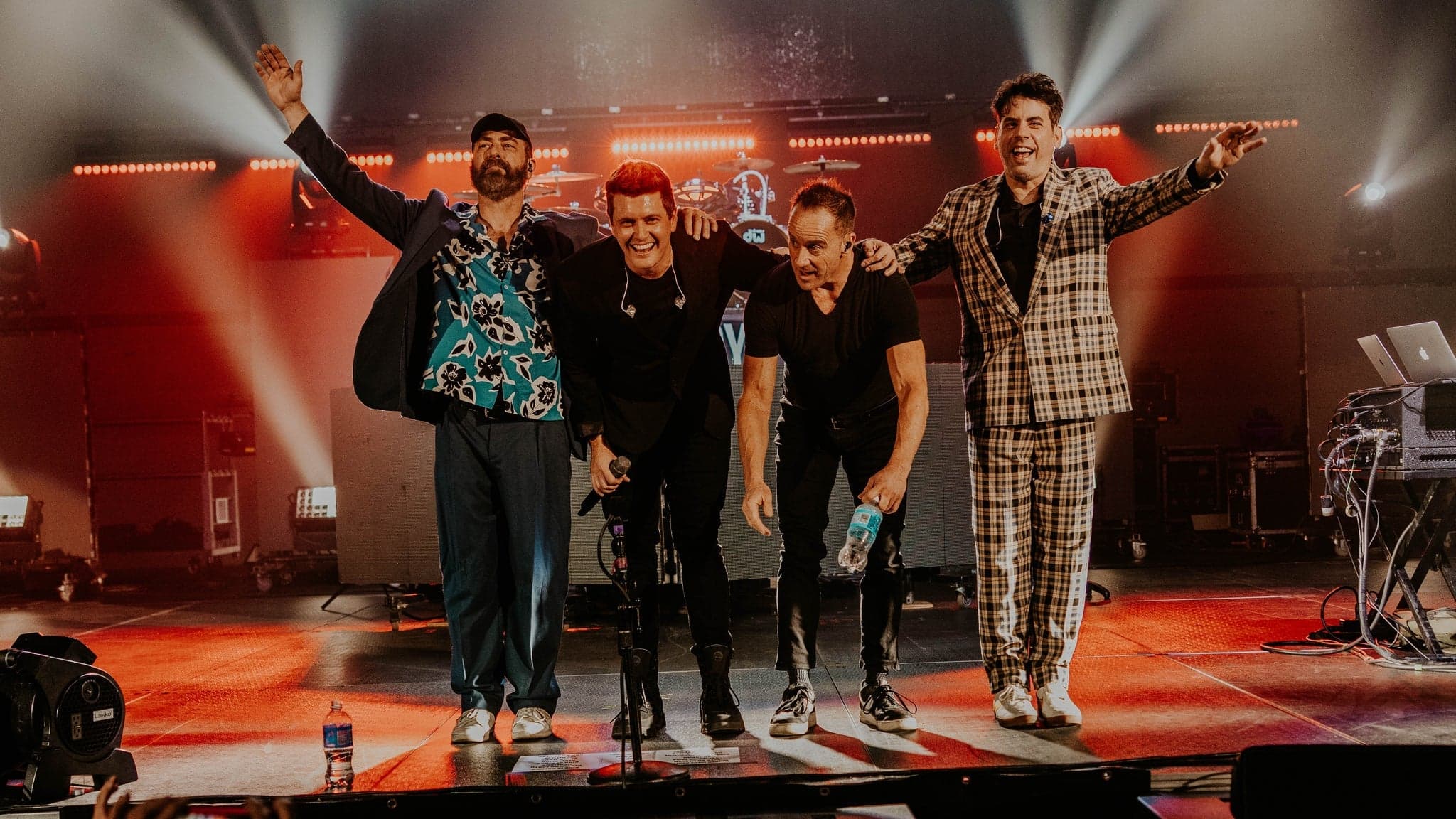 Saída misteriosa de Michael Tait leva ao cancelamento da turnê dos Newsboys no Canadá, diz produtor