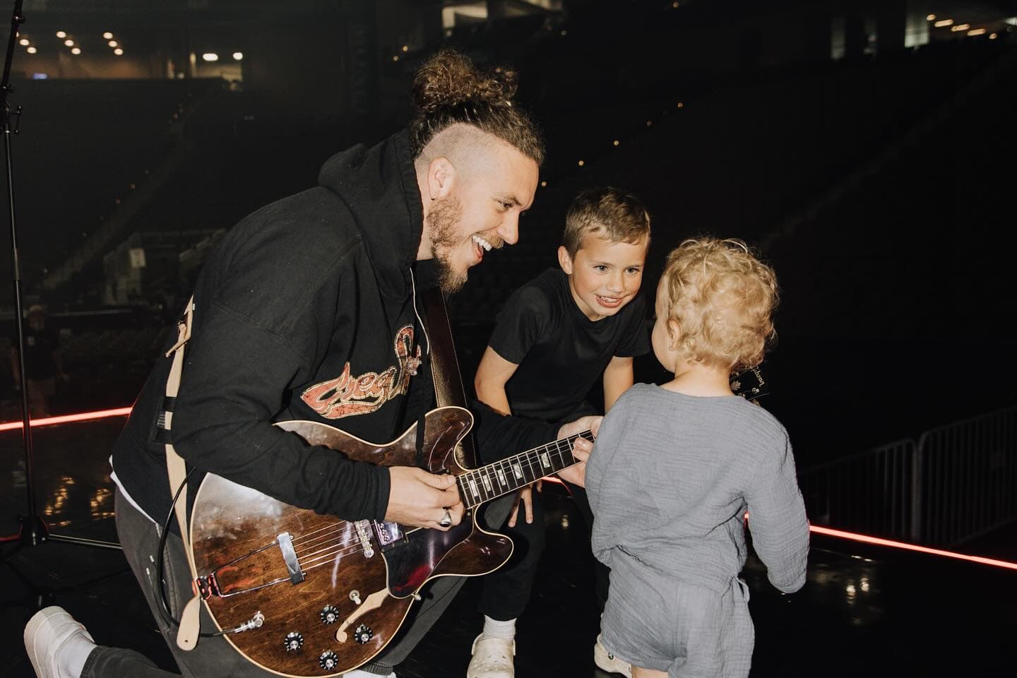 Brandon Lake Realiza o Batismo nas Águas de Seu Filho, Brandon BEAU