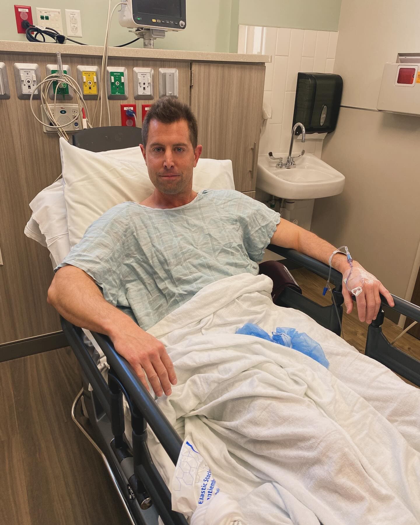 Jeremy Camp Passa por Cirurgia no Joelho e Agradece o Apoio dos Fãs