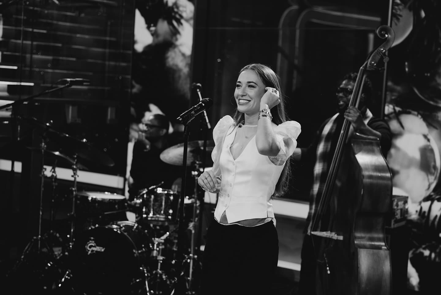 Lauren Daigle Fala Sobre Fé e Generosidade no FOX & Friends