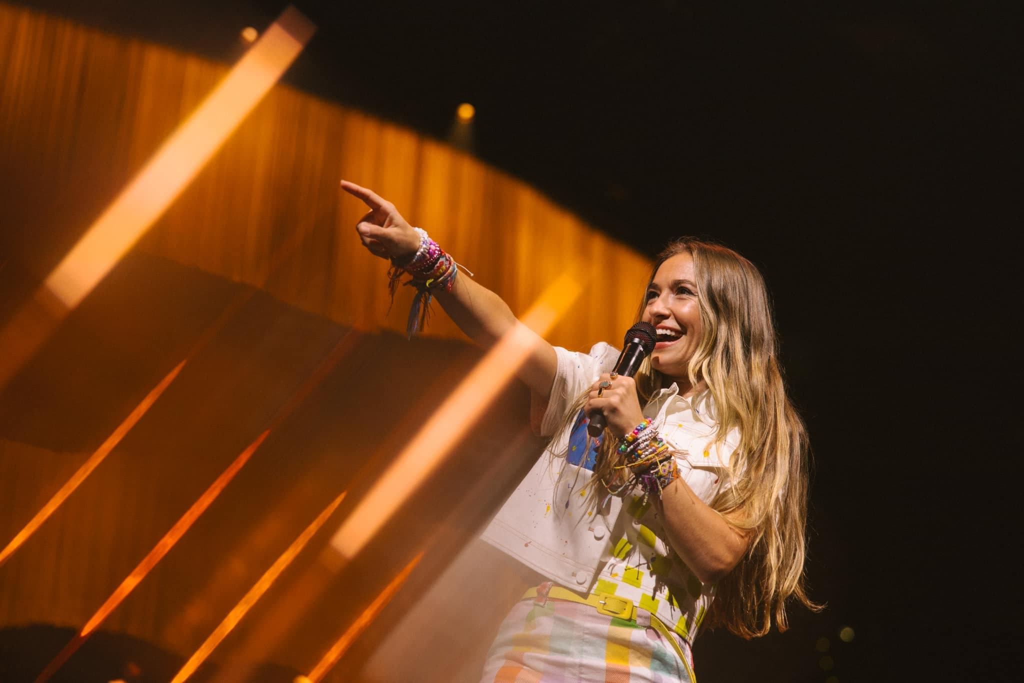 Lauren Daigle afirma que a Geração Z é o 'futuro' do avivamento e alerta sobre redes sociais
