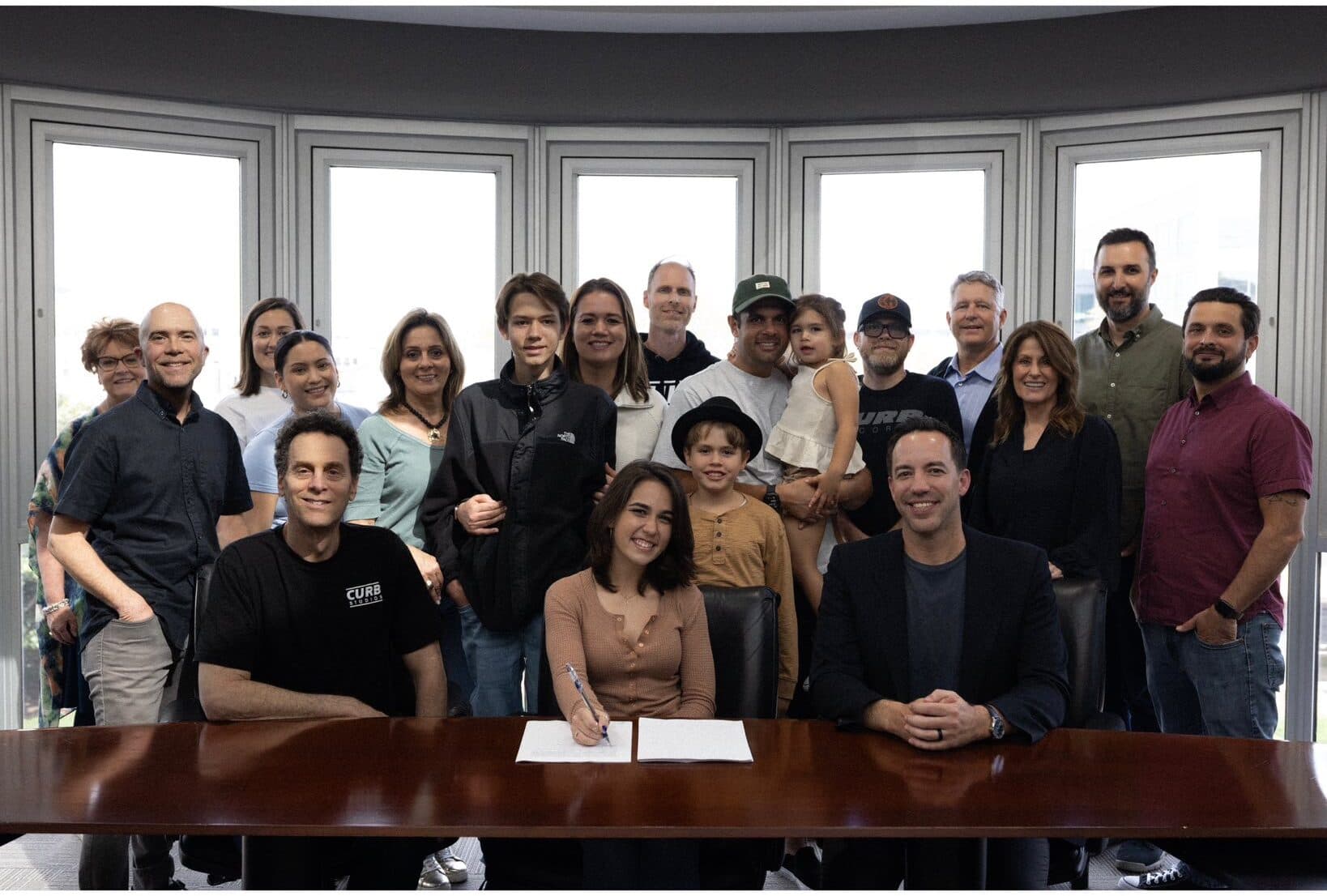 Curb Records anuncia contratação da artista cristã Carly Ann Taylor