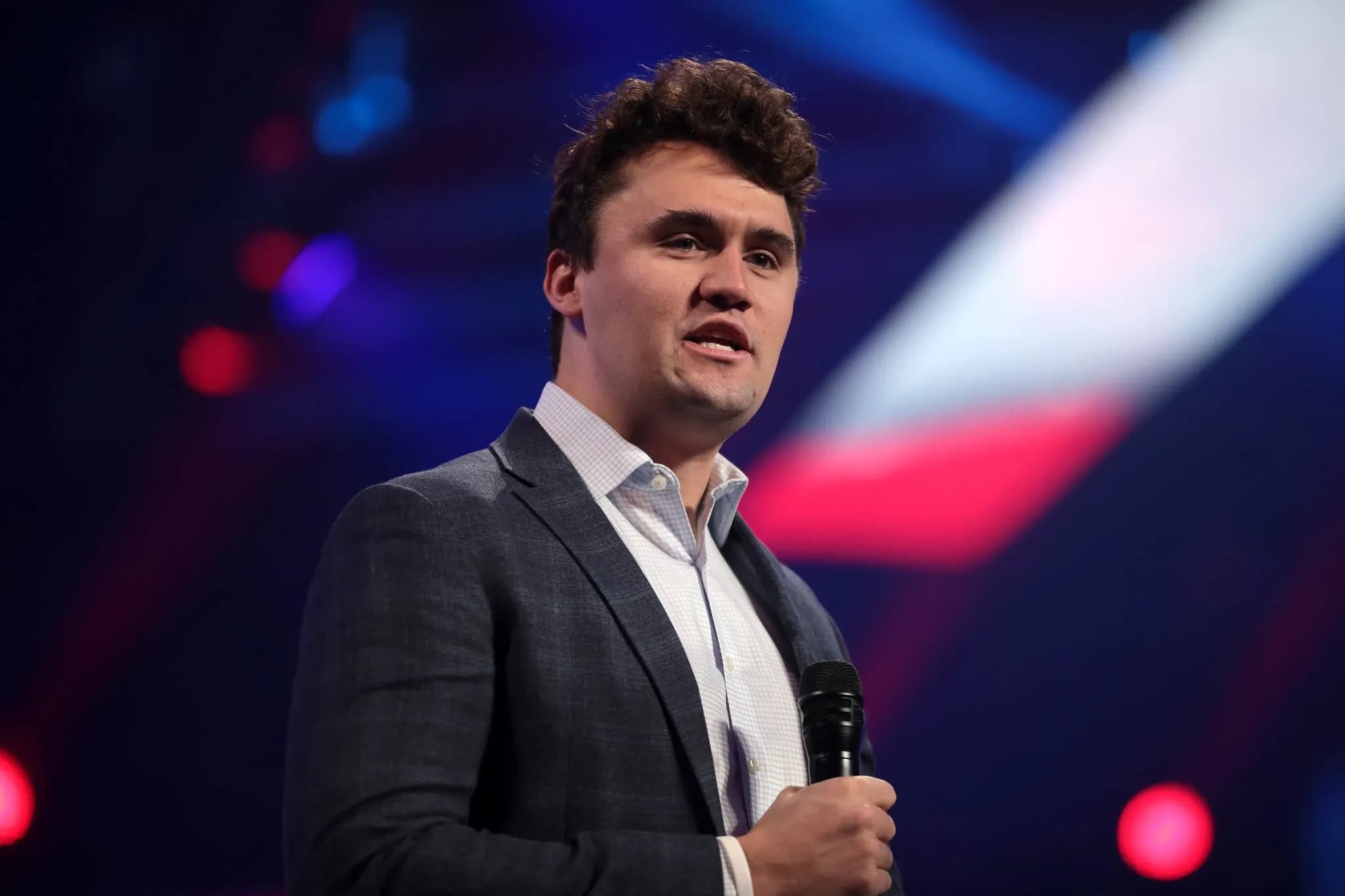 Celebridades e artistas cristãos lamentam morte de Charlie Kirk, morto a tiros por extremista em evento nos EUA