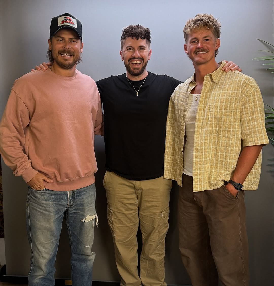 Forrest Frank e Cory Asbury se encontram após polêmica e revelam bastidores em podcast