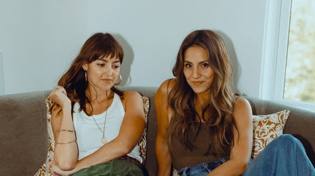 Ícone dos anos 2000, Rachel Lampa se une a Stacie Orrico em regravação de clássico