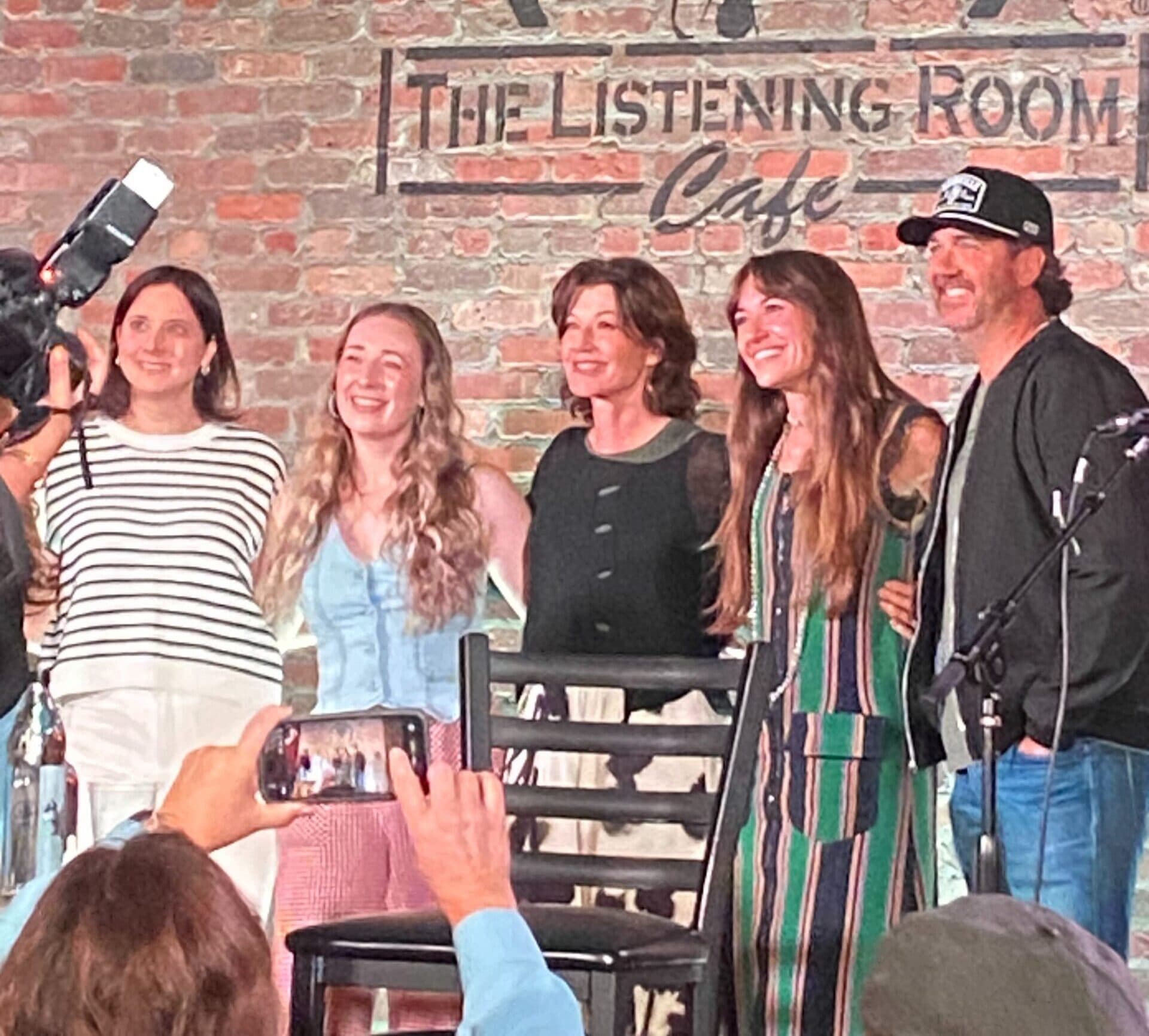 Lauren Daigle emociona público com 'You Say' em noite de encontro com Amy Grant e grandes compositores
