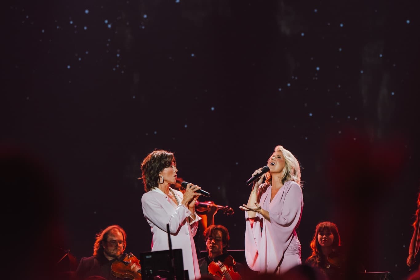 Natalie Grant e Amy Grant Emocionam no GMA Dove Awards em Tributo Especial a Dolly Parton