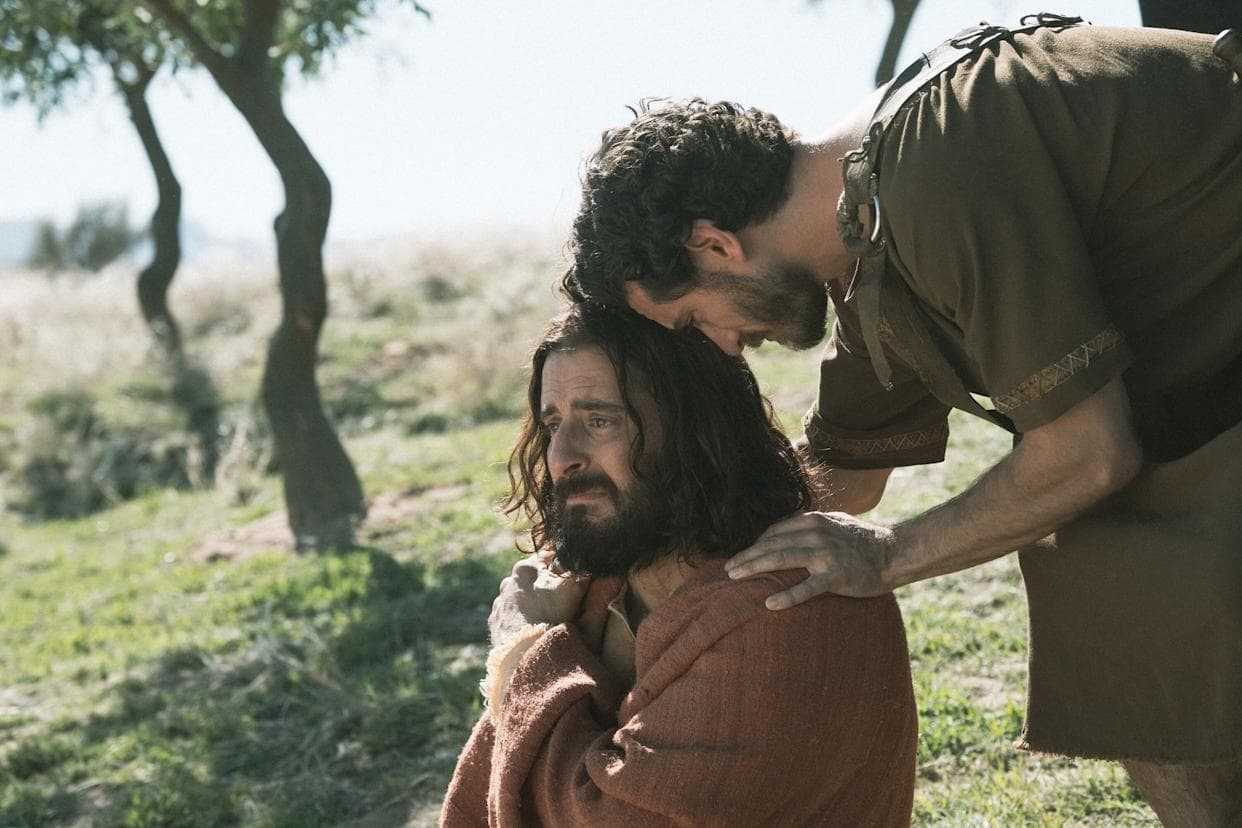 Estrela de The Chosen revela sofrimento real em gravações da crucificação