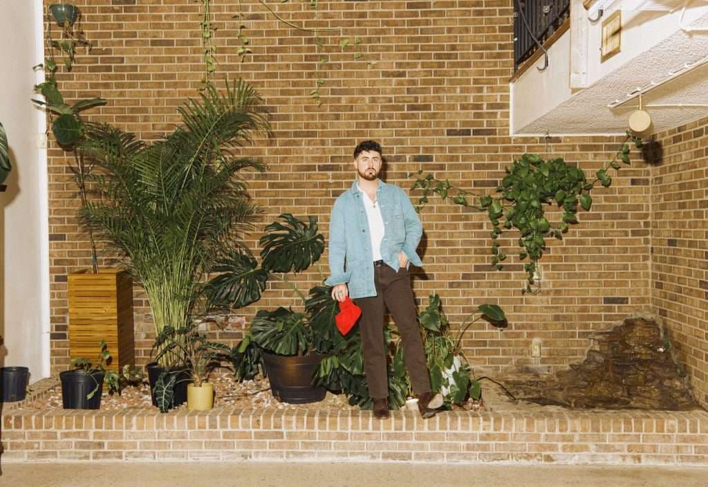 Bay Turner lança seu EP de estreia Better Days, com participações de Terrian e Jordan Feliz