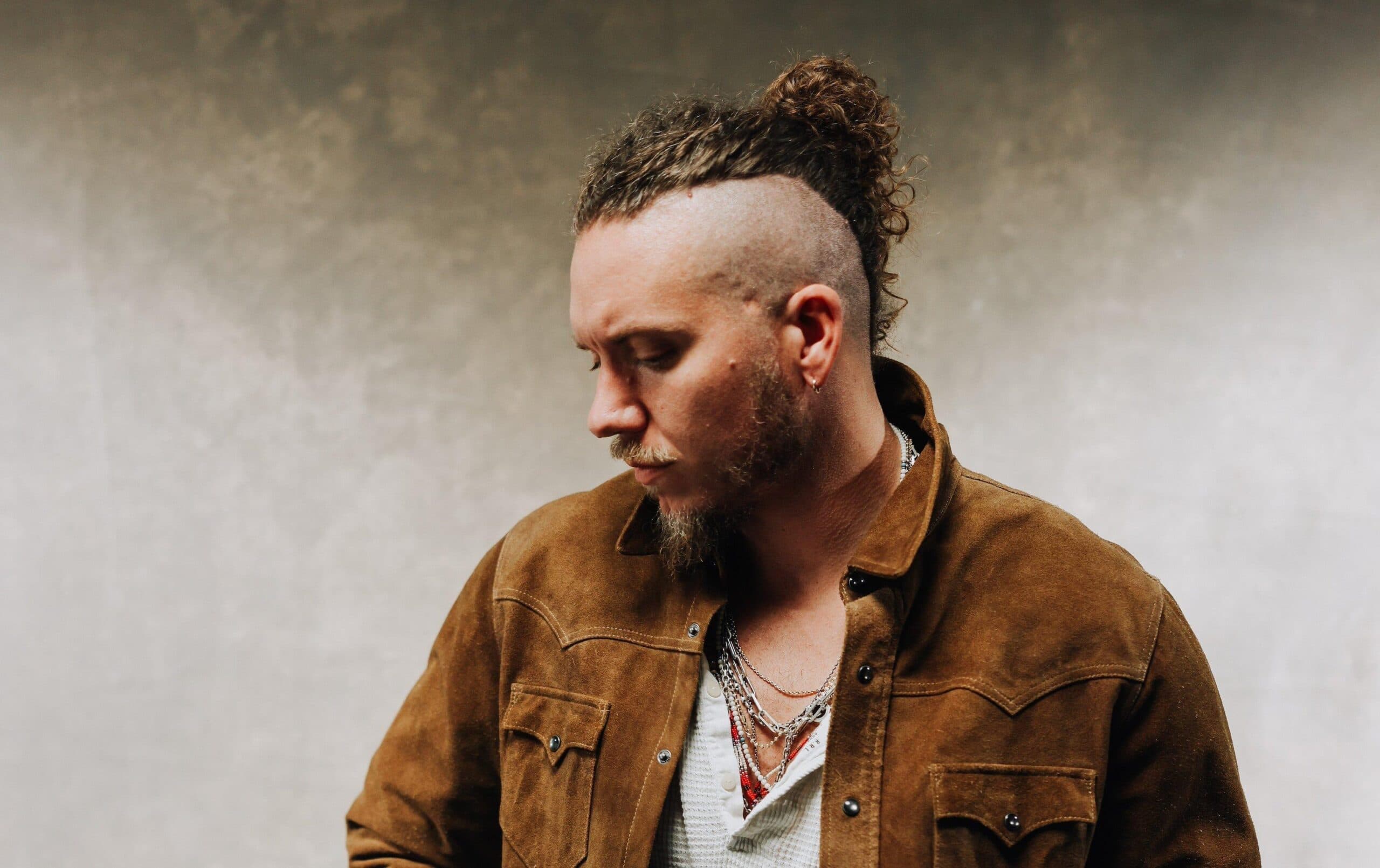 Brandon Lake lança vídeo ao vivo oficial de “No Idols” com Skema Boy