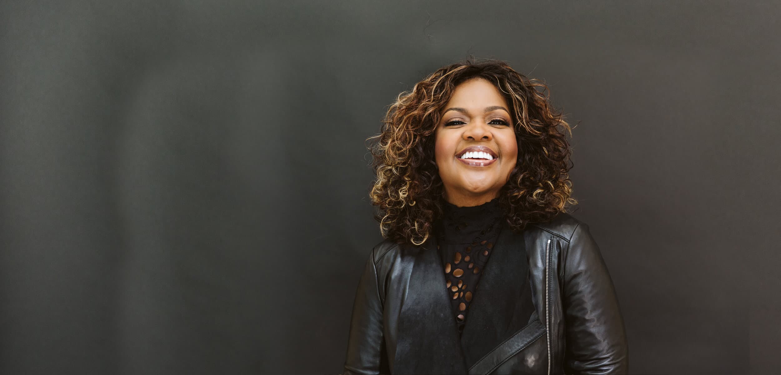 CeCe Winans une gerações em novo clipe que promete impactar o mundo cristão