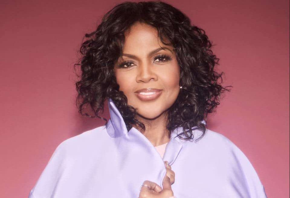 A lenda da música gospel, CeCe Winans, anuncia lançamento de novo single de adoração