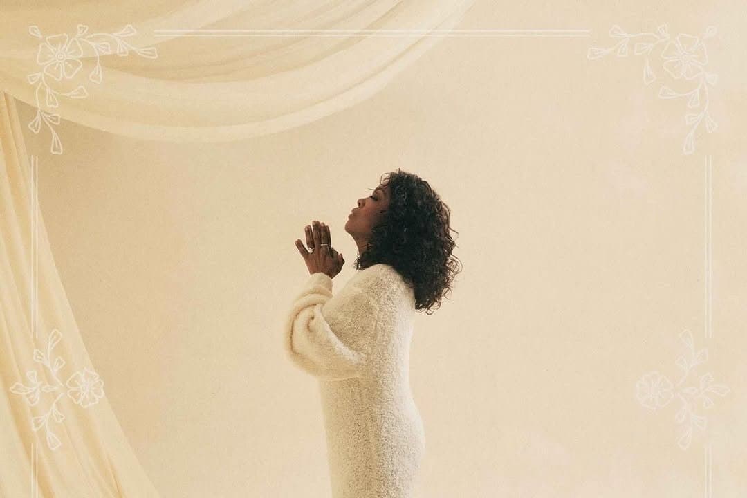 Opinião: CeCe Winans resgata as canções que moldaram a igreja em "The Hymns"