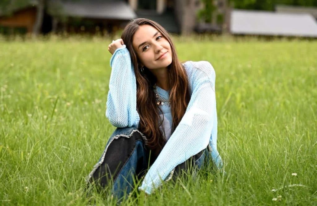 Maddi Jane estreia no pop cristão com o single “Hello” e conquista playlists do Spotify