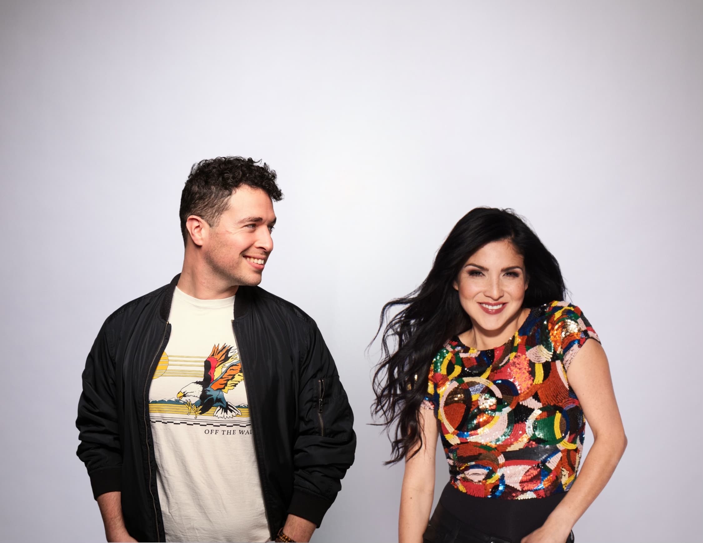 Jaci Velasquez participa de novo single de Evan Egerer, “¡DALE! Praise”