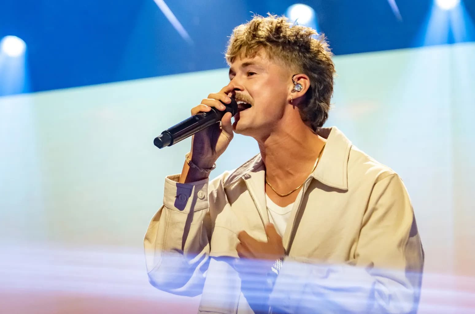 Forrest Frank Recebe Prêmio de Artista Revelação no GMA Dove Awards 2024