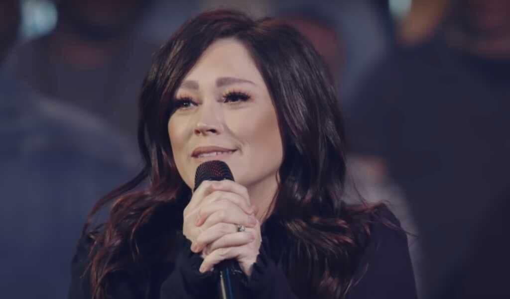 Kari Jobe completa 45 anos: conheça a trajetória da artista ícone da adoração cristã