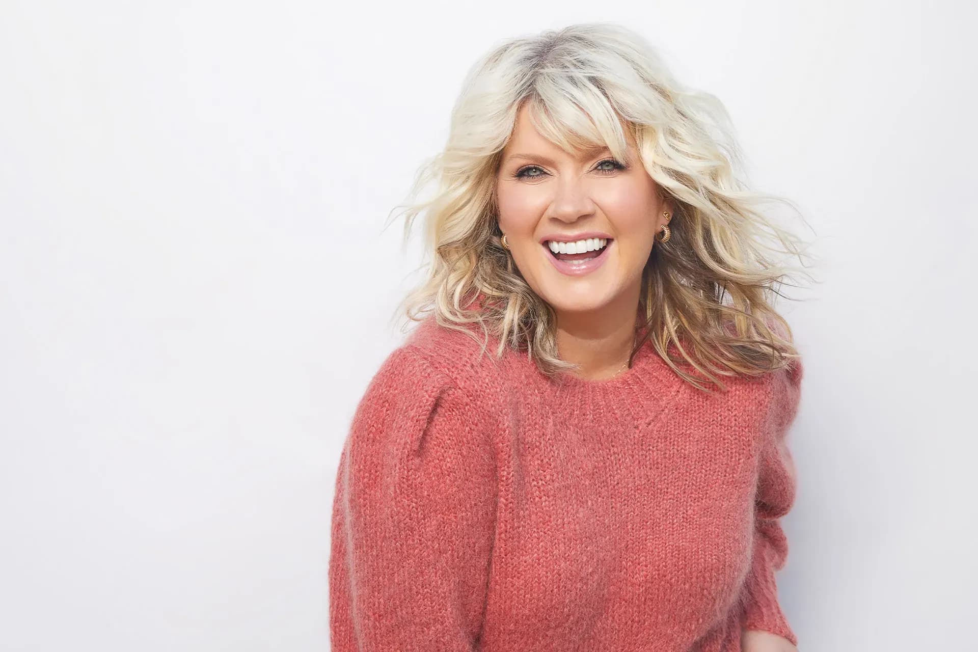 Natalie Grant lança canção tema de nova série cristã que desafia a ciência, a lógica e a explicação humana