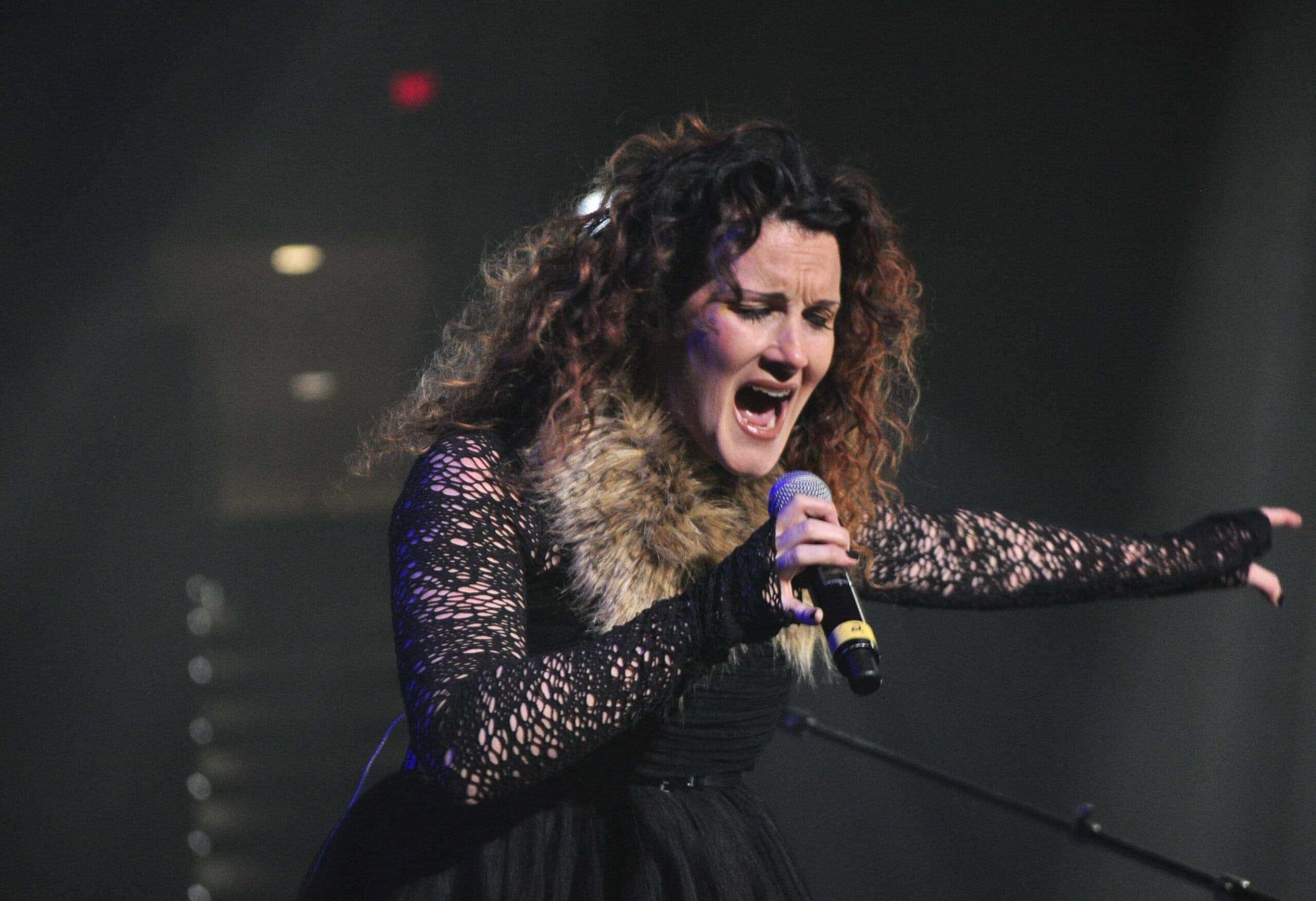 Vire a Esquerda: Plumb anuncia que está abandonado o rótulo de cantora cristã e abraça agenda woke