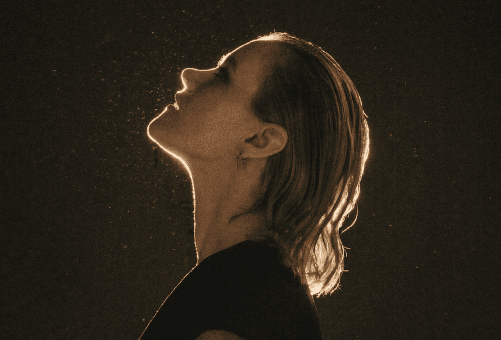 TAYA Lança Novo Single 'Come Into The Light' Com Mensagem de Graça e Rendição