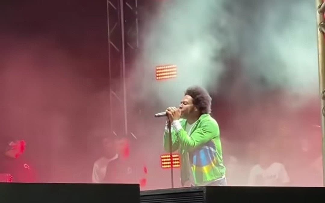 Influenciador reage a polêmica após Thalles Roberto cantar hino de time na Marcha para Jesus