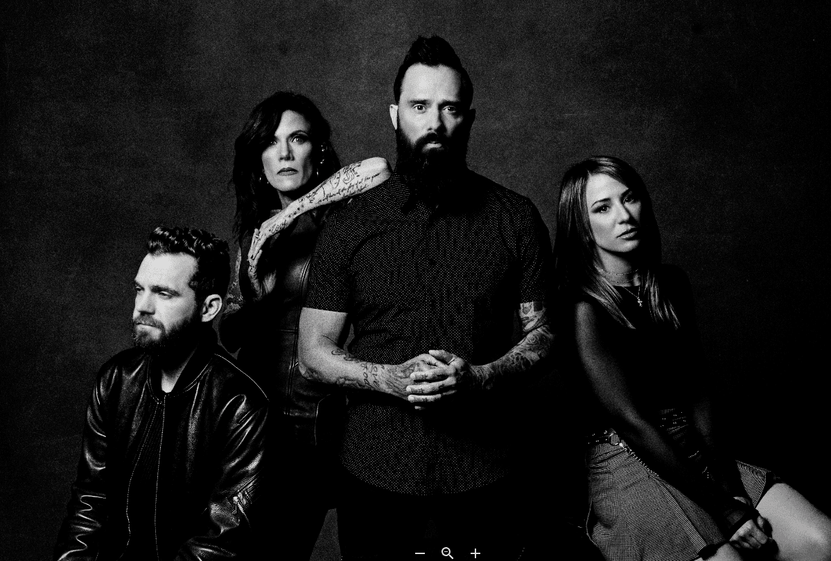 Skillet alcança o topo das paradas com primeiro single natalino