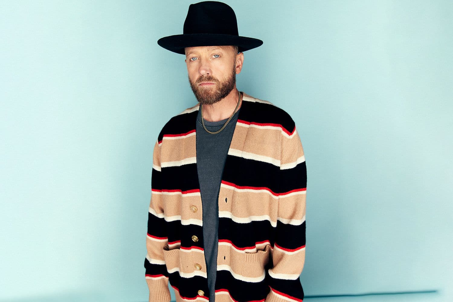 TobyMac Apresenta 'Rearview' com Juan Winans: Uma Canção Sobre Libertação e Fé