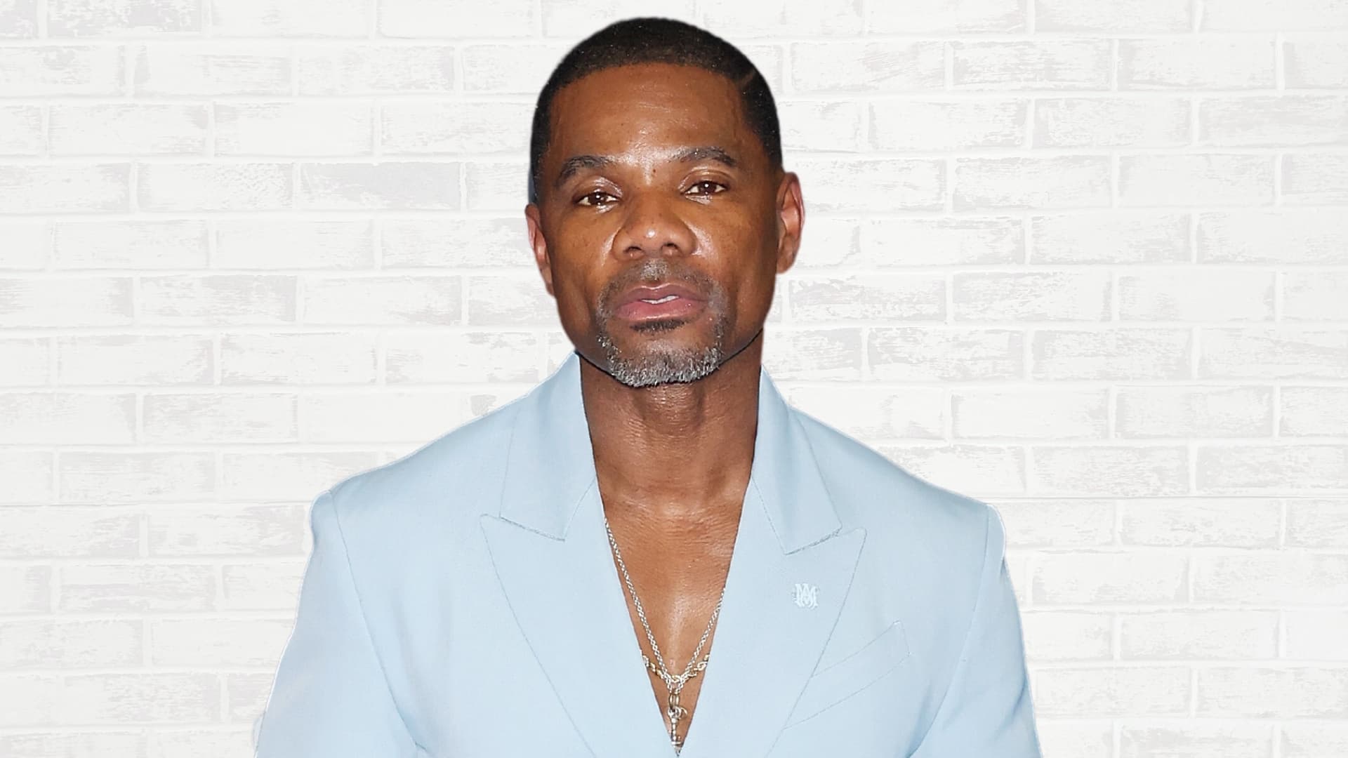 Kirk Franklin pede desculpas por sua vestimenta "desrespeitosa" na Jamaica e afirma que dança provocativa com cantora foi "exagerado"