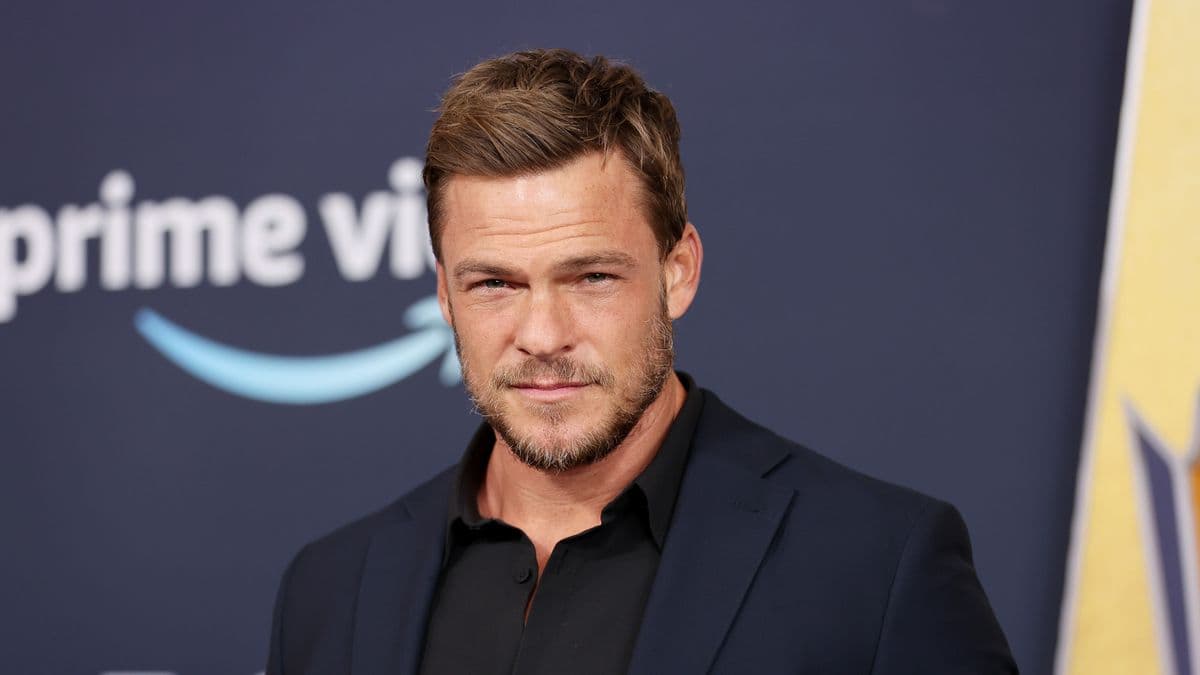 A estrela de 'Reacher' Alan Ritchson revela que a fé o salvou do suicídio: 'Eu pertenço ao campo de Deus'