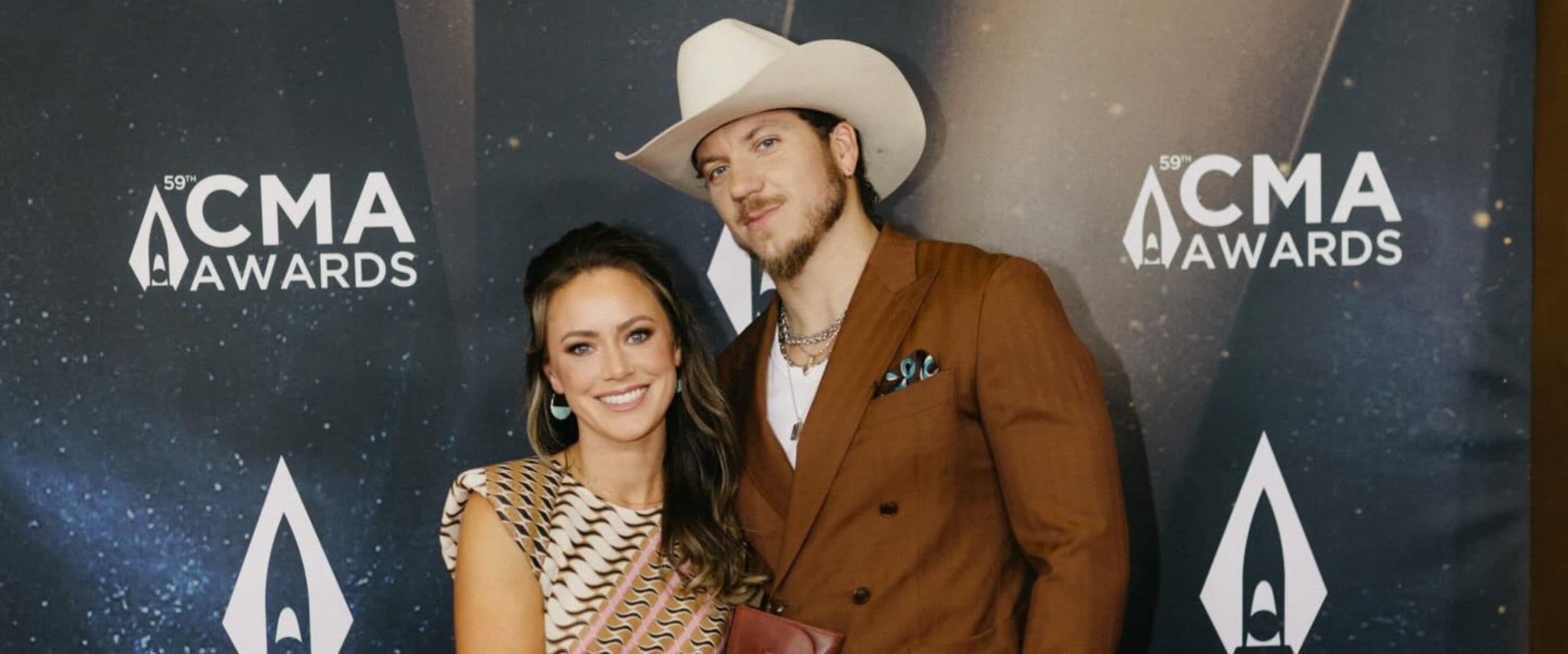 Brandon Lake faz sua primeira aparição no CMA Awards e surpreende ao entrar no universo country