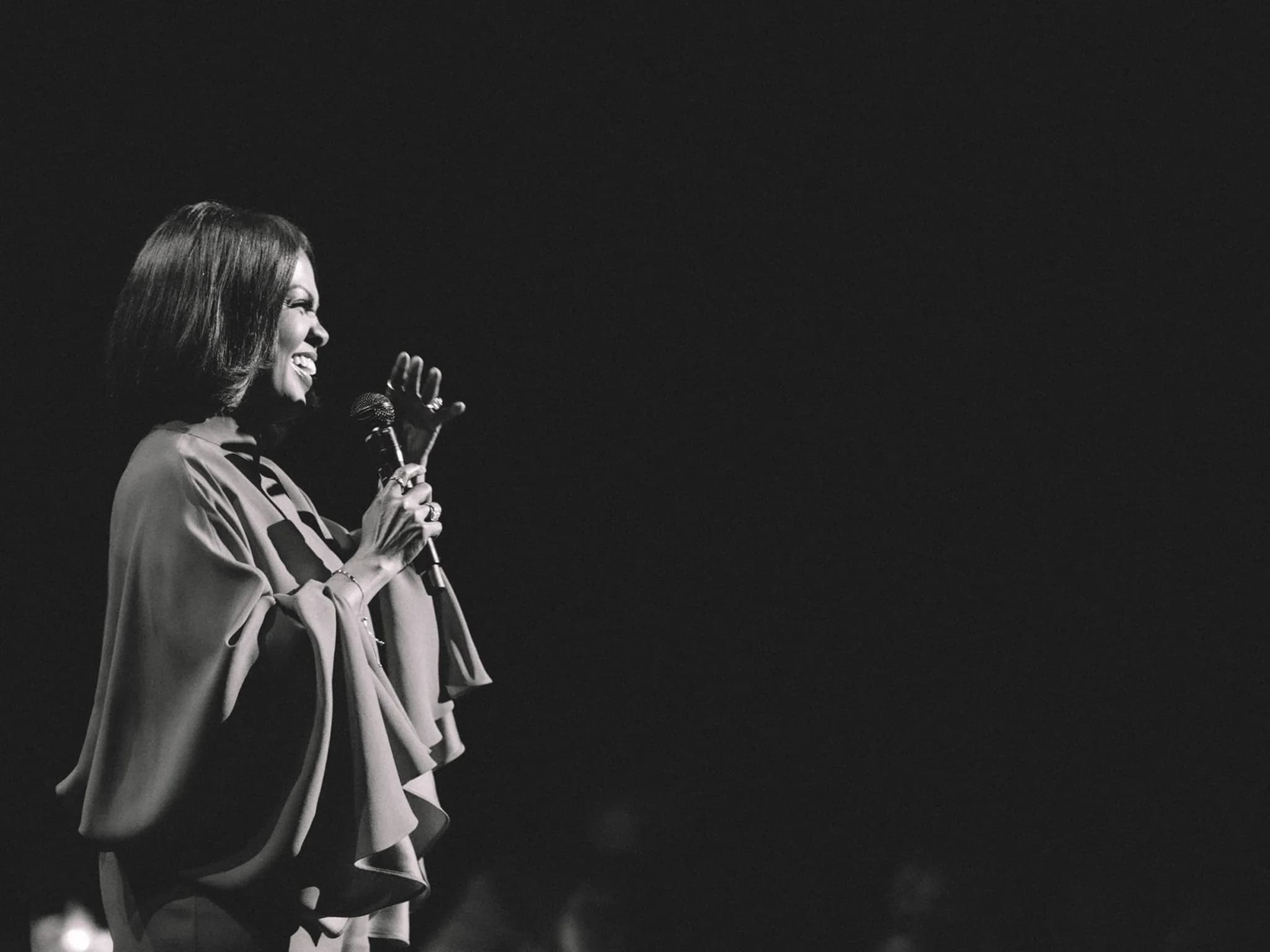 CeCe Winans faz história novamente com álbum de hinos clássicos no topo da Billboard