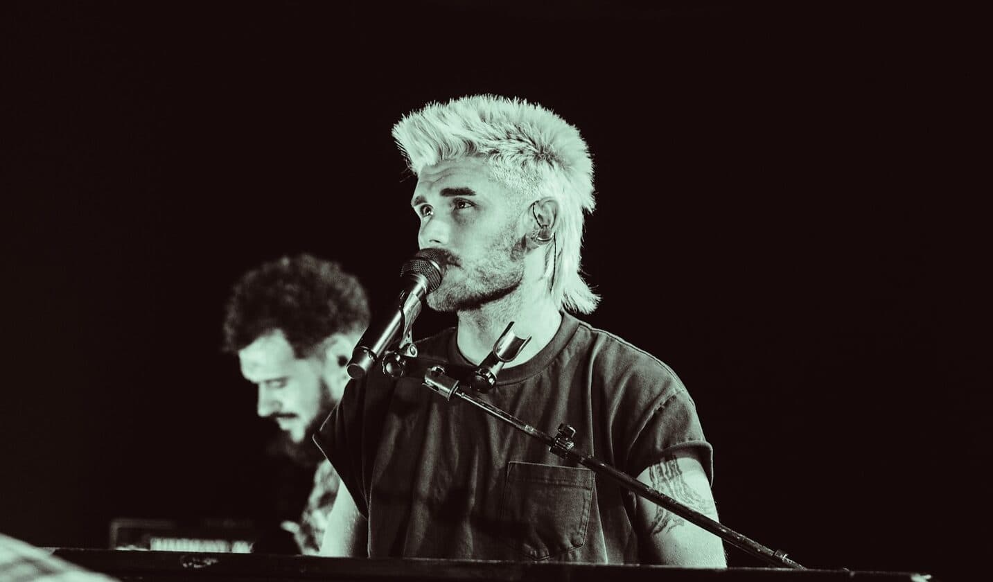 Inabalável: Colton Dixon ressurge com novo hino sobre o poder da graça e superação