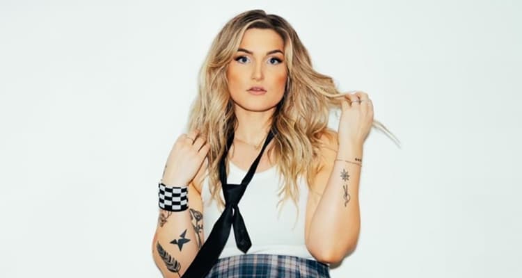 Grace Graber une punk e adoração no inovador projeto "PUNK X PRAISE" e viraliza nas redes sociais
