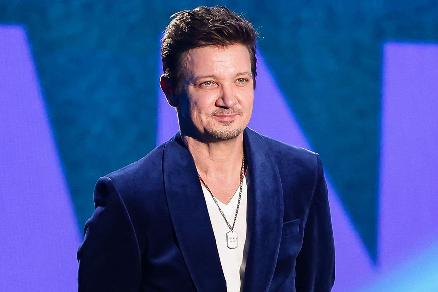 Jeremy Renner relata experiência de quase morte após acidente com limpa-neve e fala sobre paz sobrenatural: “Foi quando eu morri”