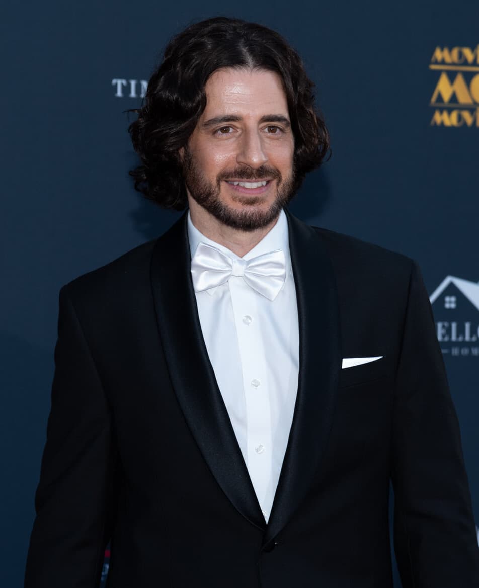 Jonathan Roumie contesta Dallas Jenkins sobre cena da crucificação e muda rumo da 6ª temporada de The Chosen