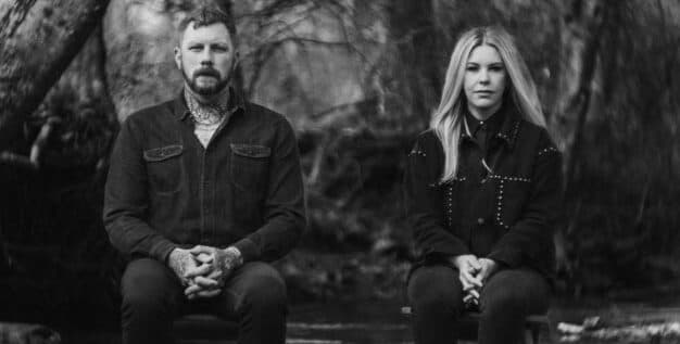 Tasha Layton e Ben Fuller anunciam parceria em releitura de hino sobre superação e presença divina