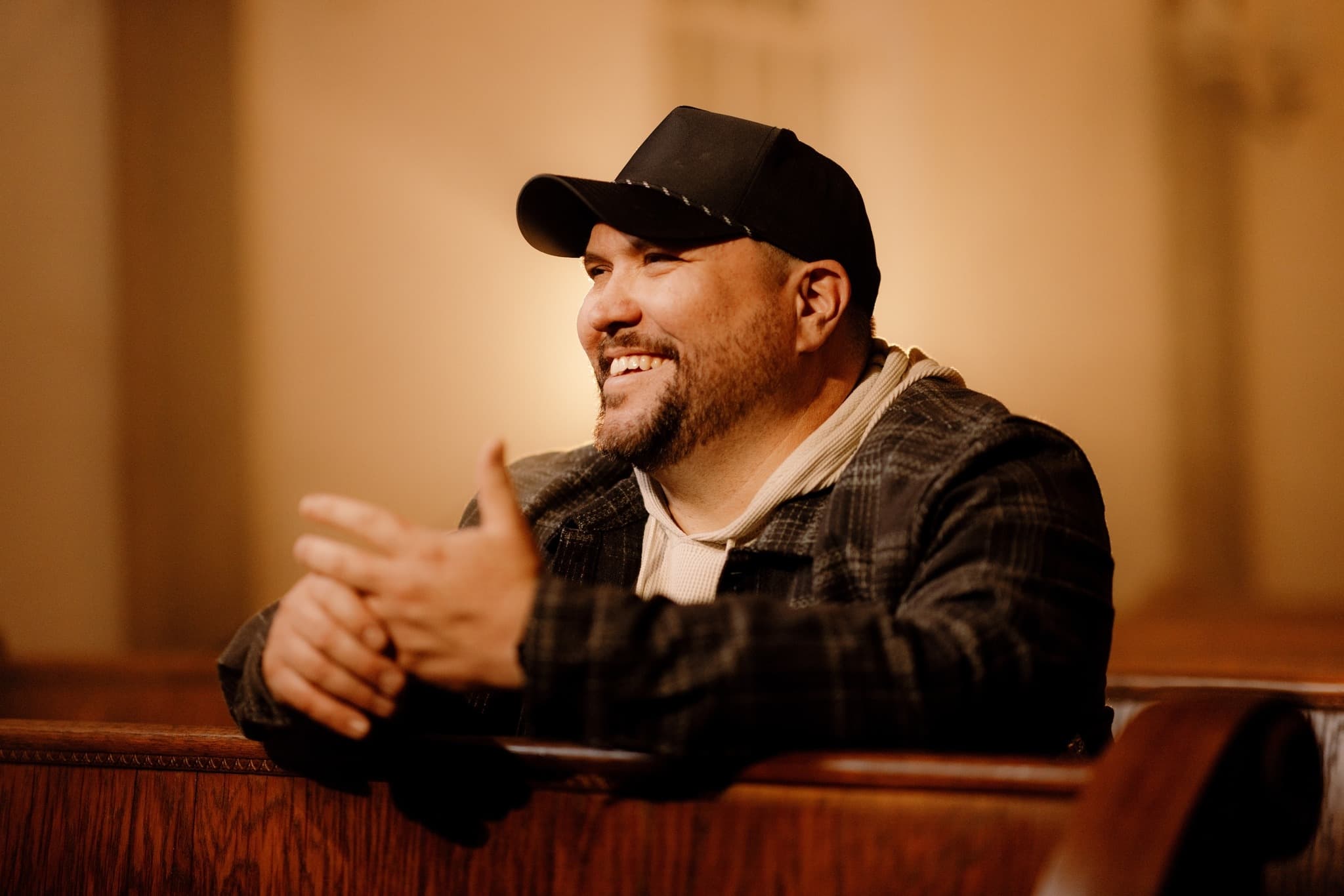 Micah Tyler atinge o topo da Billboard com novo single e consolida mensagem de redenção na música cristã