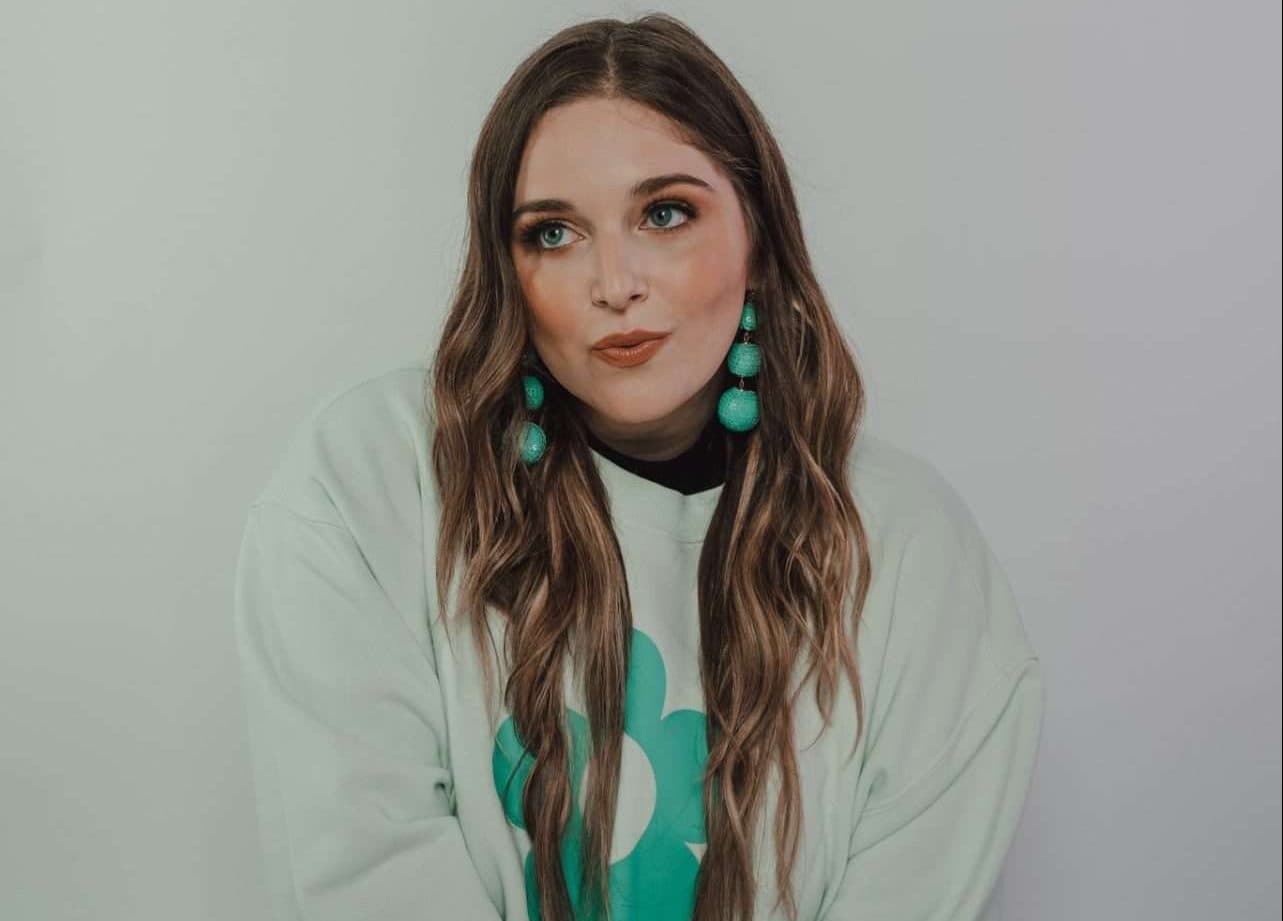 Rachael Nemiroff Lança Videoclipe Oficial de "Honest To God" e Compartilha Jornada de Superação