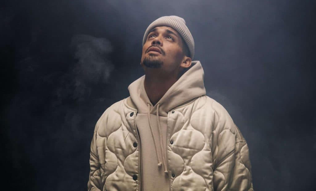 Ryan Ellis Lança Novo Single "Holy Place" e Anuncia Álbum "Real Love" para Janeiro de 2025