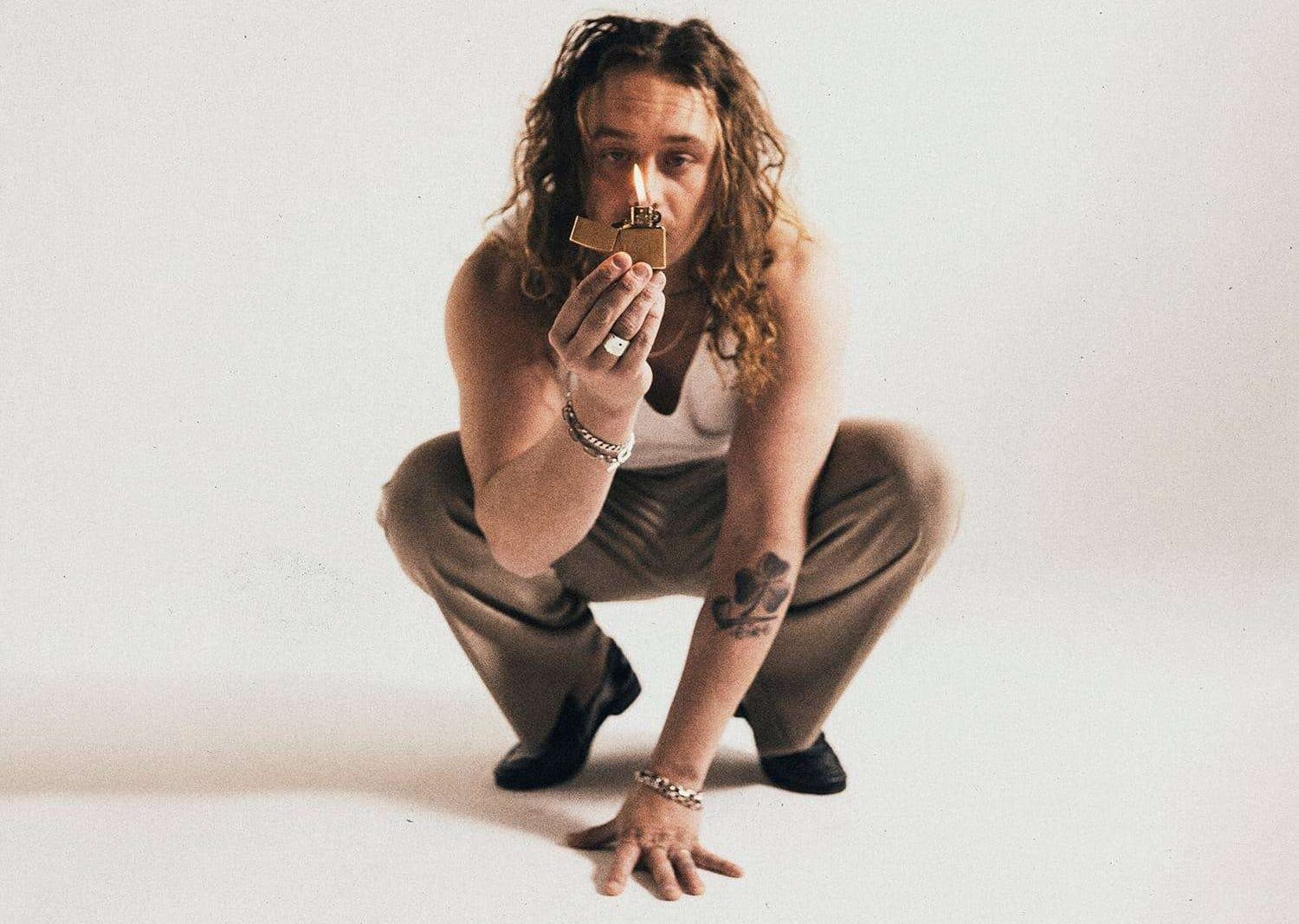 Novo single de Benjamin William Hastings “Set Me On Fire” já disponível