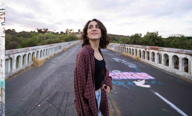 “Quando eu pensava que não havia esperança para mim, o Senhor tinha planos para a minha vida”, diz Carly Ann Taylor em novo hino