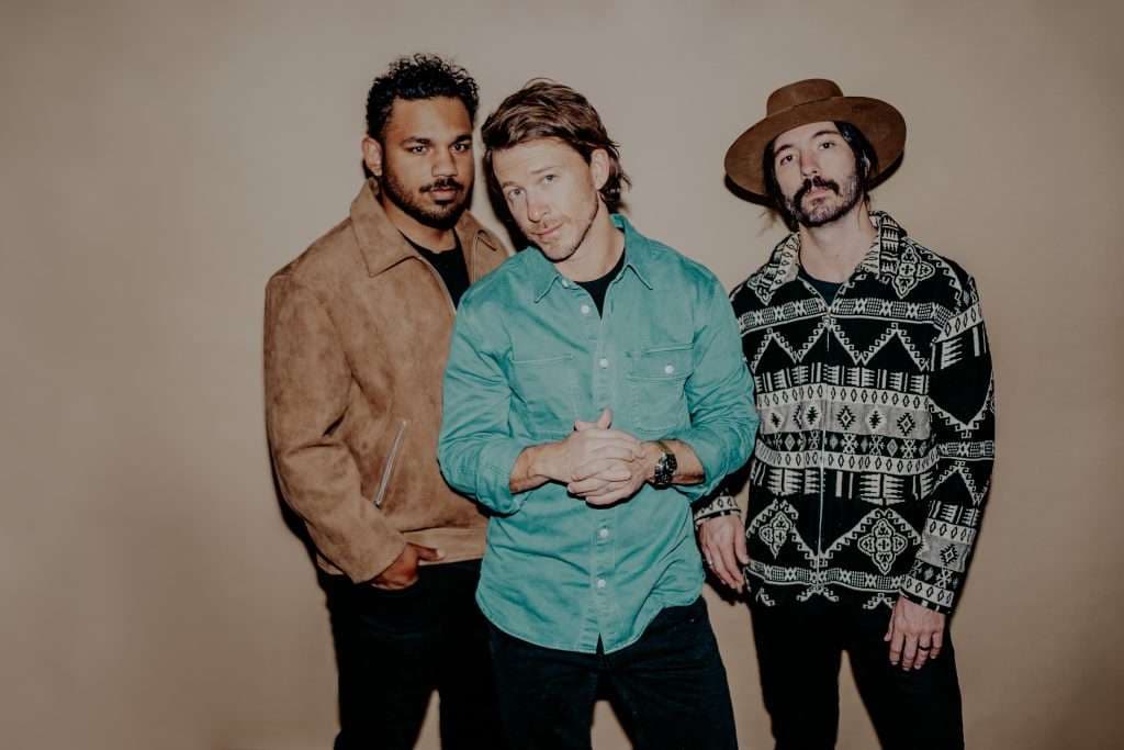 Tenth Avenue North lança nova versão de "Letting Go For Dear Life"