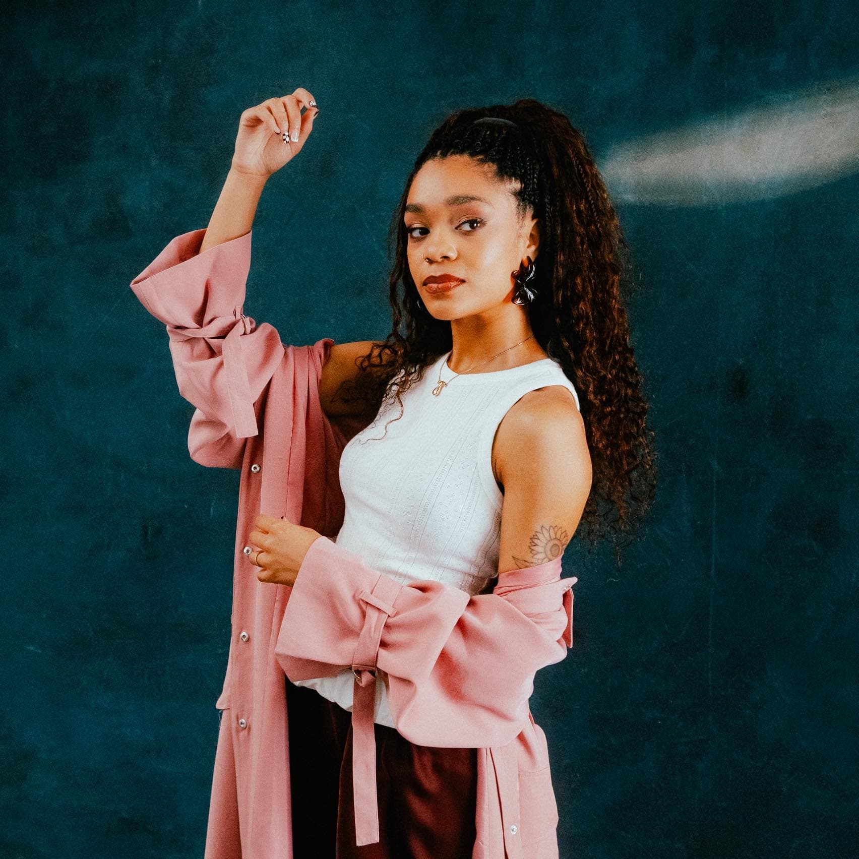 Cantora Terrian lança novo single com mensagem de constância baseada em texto bíblico