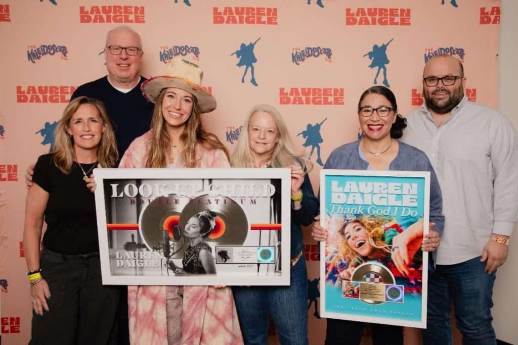 Lauren Daigle comemora novas certificações RIAA