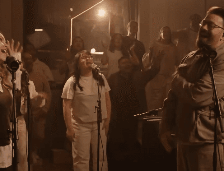 Aline Barros e Danny Gokey unem vozes em colaboração internacional
