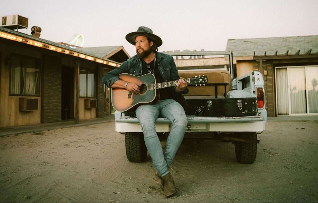 Zach Williams estreia novas colaborações com Dolly Parton e Lee Brice