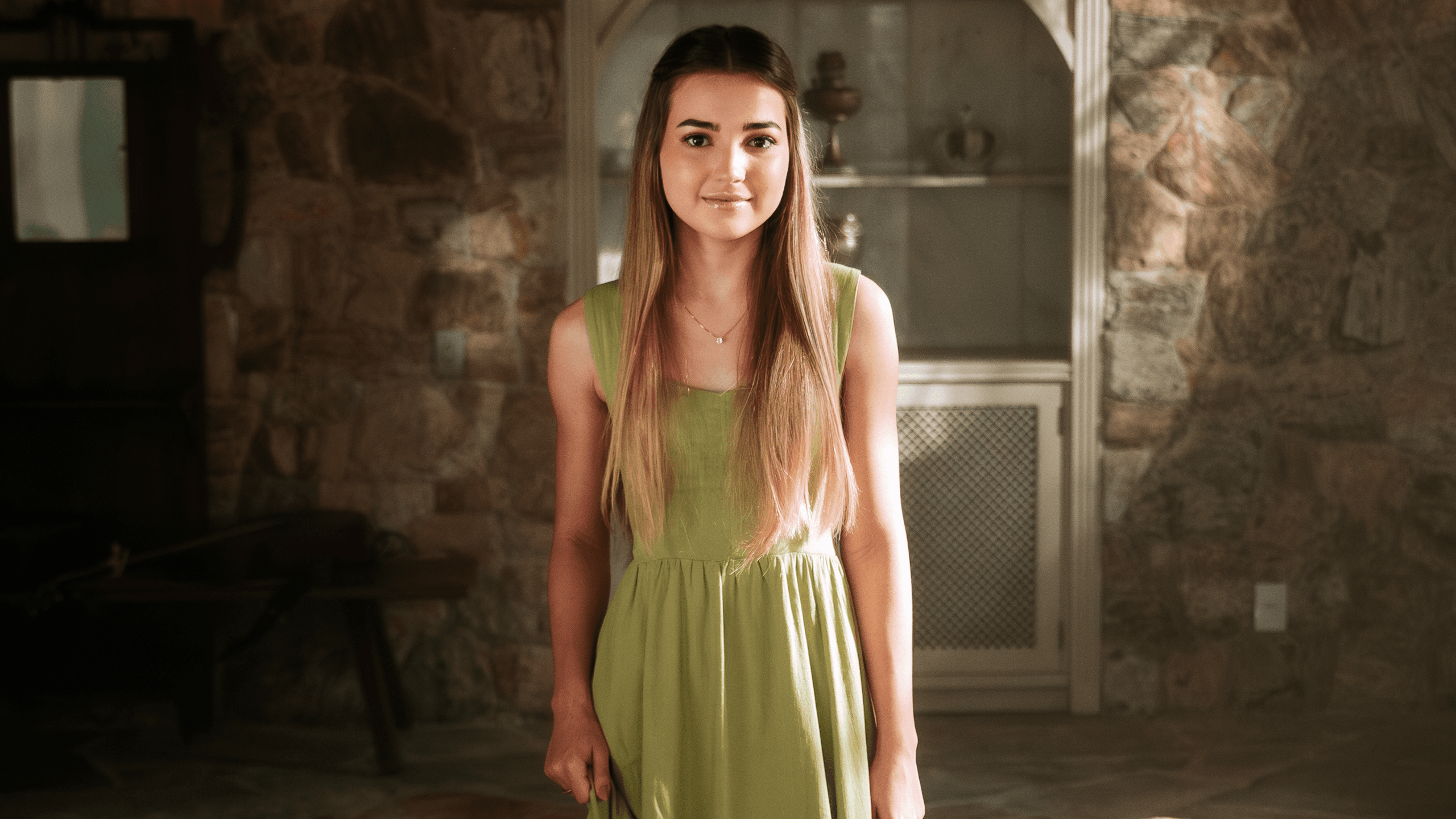 Esther Durán, filha de Chris Durán, estreia carreira musical com o single “Tua Presença”